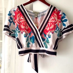 NWT Flying Tomato Floral Crop Top Size Medium